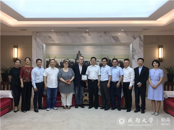 唐毅谦对海普克主席一行访问9游会登录